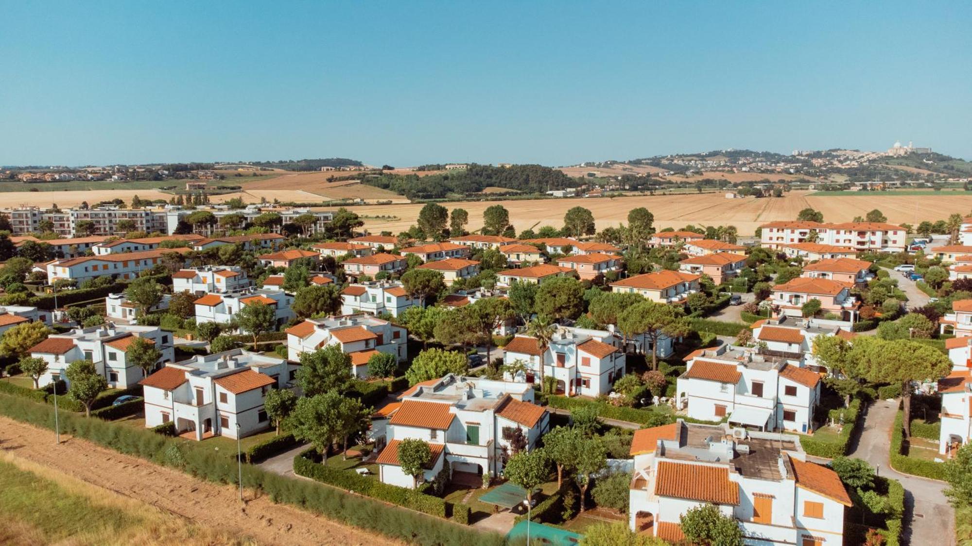 بورتو ريكاناتي Villaggio Riva Musone المظهر الخارجي الصورة